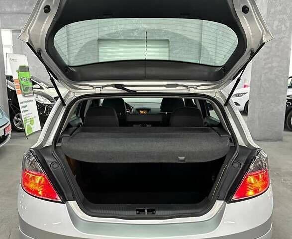 Серый Опель Астра, объемом двигателя 1.6 л и пробегом 117 тыс. км за 6999 $, фото 19 на Automoto.ua