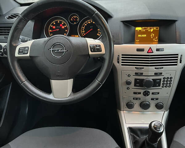 Серый Опель Астра, объемом двигателя 1.6 л и пробегом 207 тыс. км за 5800 $, фото 32 на Automoto.ua