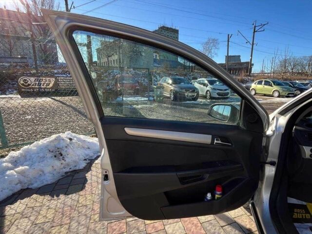 Серый Опель Астра, объемом двигателя 1.6 л и пробегом 207 тыс. км за 4900 $, фото 9 на Automoto.ua