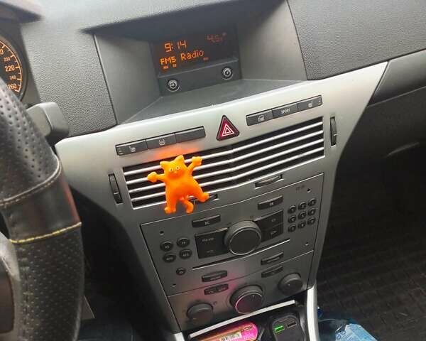 Серый Опель Астра, объемом двигателя 1.36 л и пробегом 222 тыс. км за 4400 $, фото 7 на Automoto.ua