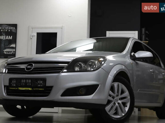 Серый Опель Астра, объемом двигателя 1.7 л и пробегом 144 тыс. км за 5900 $, фото 10 на Automoto.ua