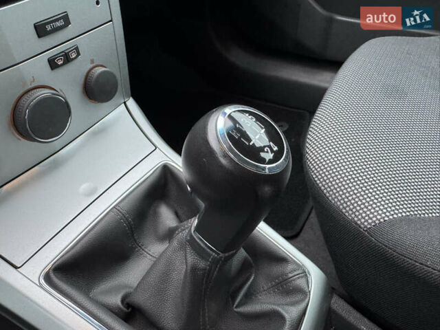 Серый Опель Астра, объемом двигателя 1.6 л и пробегом 51 тыс. км за 6900 $, фото 59 на Automoto.ua