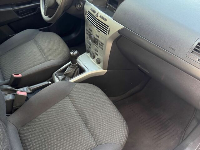 Серый Опель Астра, объемом двигателя 1.4 л и пробегом 205 тыс. км за 4400 $, фото 12 на Automoto.ua