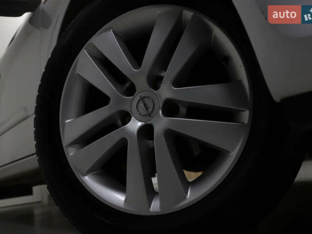 Серый Опель Астра, объемом двигателя 1.7 л и пробегом 144 тыс. км за 5900 $, фото 23 на Automoto.ua