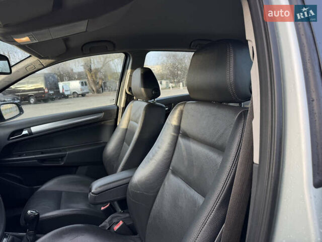 Серый Опель Астра, объемом двигателя 1.6 л и пробегом 240 тыс. км за 5500 $, фото 18 на Automoto.ua