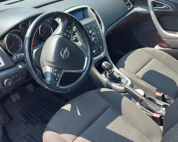 Серый Опель Астра, объемом двигателя 1.6 л и пробегом 117 тыс. км за 8000 $, фото 7 на Automoto.ua