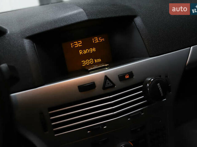 Серый Опель Астра, объемом двигателя 1.7 л и пробегом 144 тыс. км за 5900 $, фото 86 на Automoto.ua