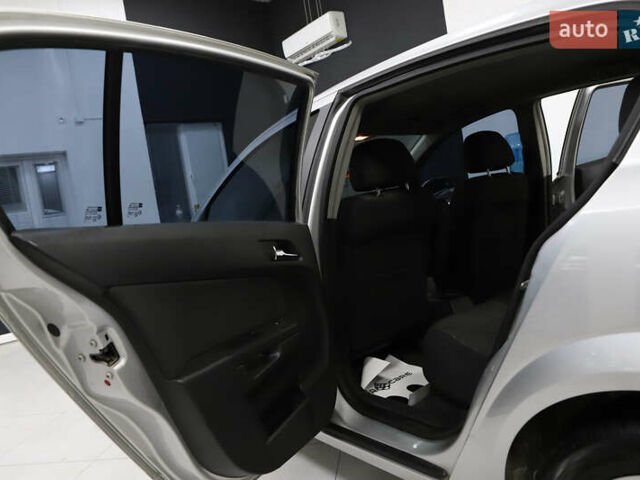 Серый Опель Астра, объемом двигателя 1.7 л и пробегом 144 тыс. км за 5900 $, фото 70 на Automoto.ua