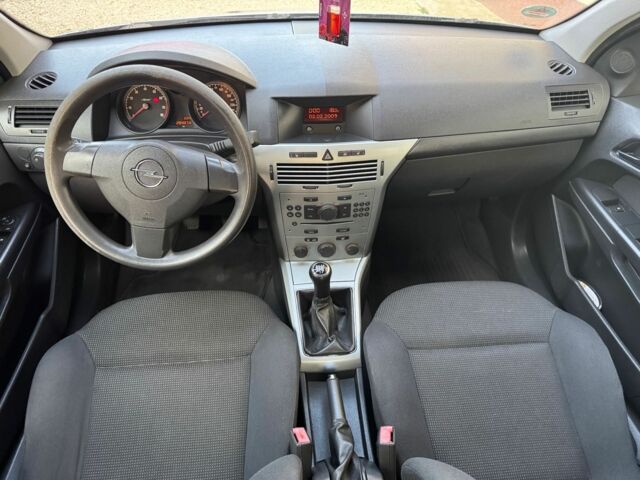 Серый Опель Астра, объемом двигателя 1.4 л и пробегом 205 тыс. км за 4400 $, фото 11 на Automoto.ua