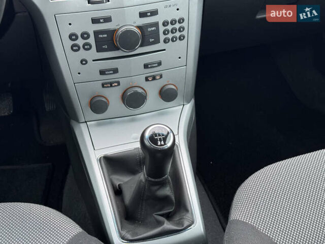 Серый Опель Астра, объемом двигателя 1.6 л и пробегом 51 тыс. км за 6900 $, фото 69 на Automoto.ua