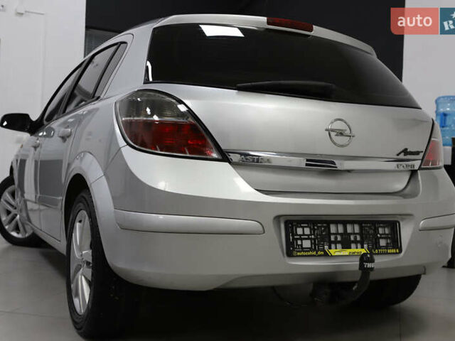 Серый Опель Астра, объемом двигателя 1.7 л и пробегом 144 тыс. км за 5900 $, фото 30 на Automoto.ua