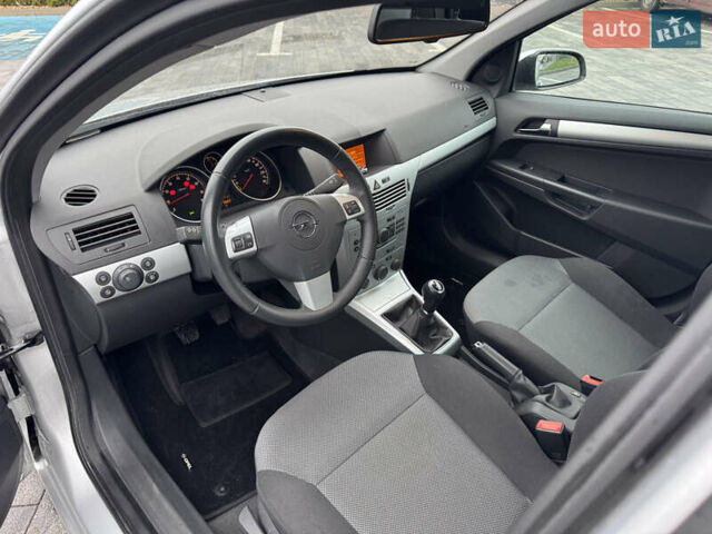 Серый Опель Астра, объемом двигателя 1.6 л и пробегом 51 тыс. км за 6900 $, фото 55 на Automoto.ua