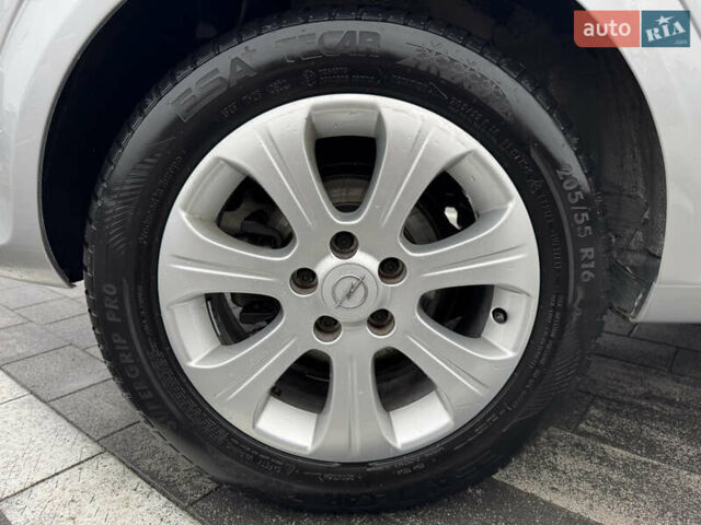 Серый Опель Астра, объемом двигателя 1.6 л и пробегом 51 тыс. км за 6900 $, фото 28 на Automoto.ua