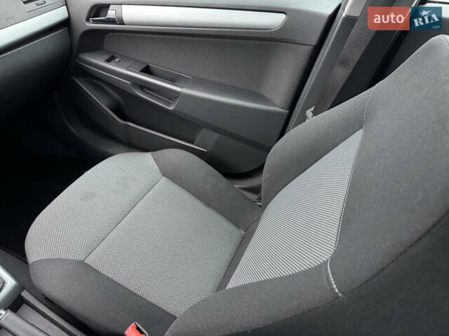 Серый Опель Астра, объемом двигателя 1.6 л и пробегом 51 тыс. км за 6900 $, фото 65 на Automoto.ua