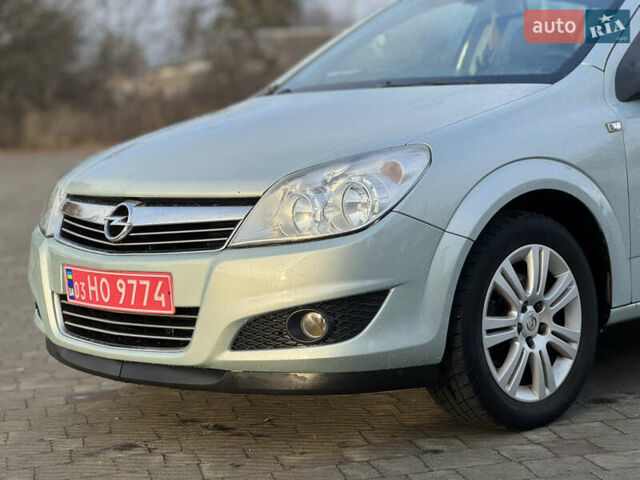 Серый Опель Астра, объемом двигателя 1.6 л и пробегом 240 тыс. км за 5500 $, фото 7 на Automoto.ua