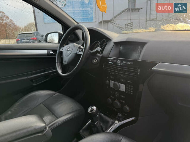 Серый Опель Астра, объемом двигателя 1.6 л и пробегом 240 тыс. км за 5500 $, фото 23 на Automoto.ua