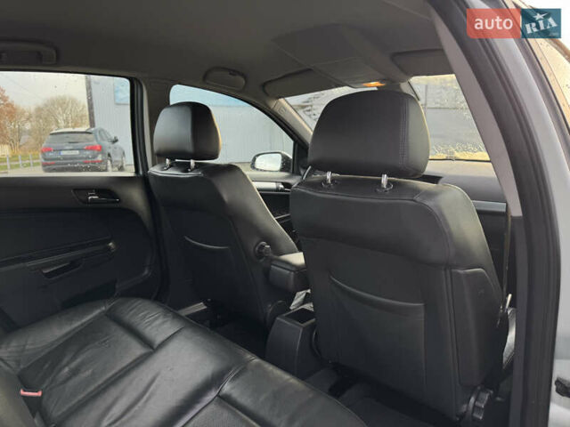 Серый Опель Астра, объемом двигателя 1.6 л и пробегом 240 тыс. км за 5500 $, фото 25 на Automoto.ua