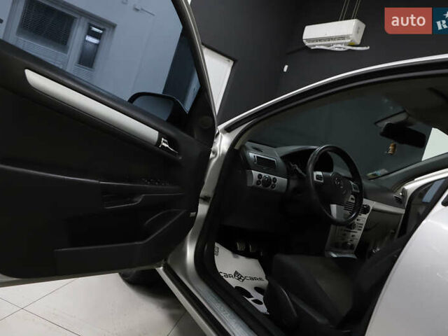 Серый Опель Астра, объемом двигателя 1.7 л и пробегом 144 тыс. км за 5900 $, фото 54 на Automoto.ua