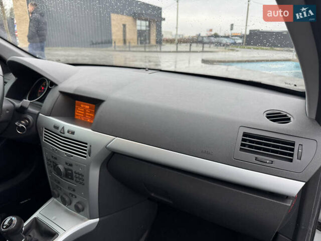 Серый Опель Астра, объемом двигателя 1.6 л и пробегом 51 тыс. км за 6900 $, фото 70 на Automoto.ua