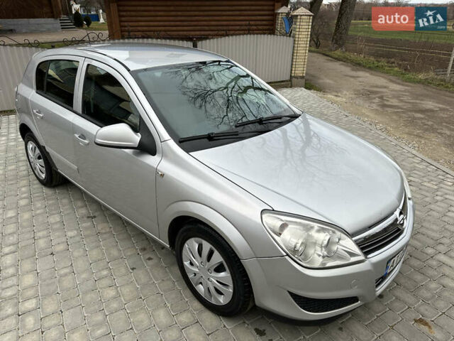 Серый Опель Астра, объемом двигателя 1.25 л и пробегом 194 тыс. км за 3700 $, фото 2 на Automoto.ua