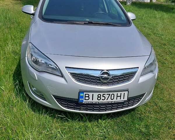 Серый Опель Астра, объемом двигателя 1.6 л и пробегом 117 тыс. км за 8000 $, фото 3 на Automoto.ua