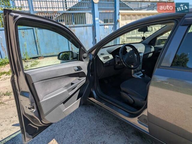 Опель Астра 2009 в Киеве на Automoto.ua Серый Опель Астра, объемом двигателя 1.25 л и пробегом 380 тыс. км за 4700 $, фото 14 на Automoto.ua