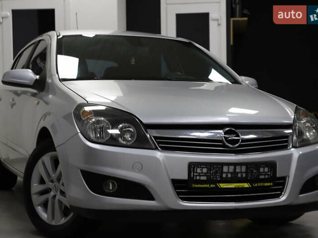 Серый Опель Астра, объемом двигателя 1.7 л и пробегом 144 тыс. км за 5900 $, фото 13 на Automoto.ua