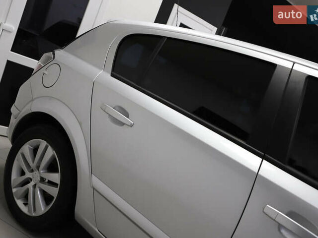 Серый Опель Астра, объемом двигателя 1.7 л и пробегом 144 тыс. км за 5900 $, фото 27 на Automoto.ua