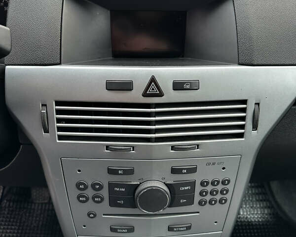 Серый Опель Астра, объемом двигателя 1.25 л и пробегом 194 тыс. км за 3700 $, фото 26 на Automoto.ua