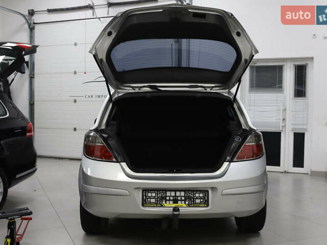 Серый Опель Астра, объемом двигателя 1.7 л и пробегом 144 тыс. км за 5900 $, фото 50 на Automoto.ua