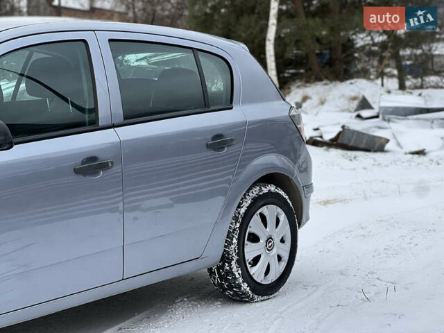Сірий Опель Астра, об'ємом двигуна 1.4 л та пробігом 281 тис. км за 3200 $, фото 5 на Automoto.ua