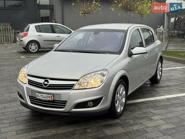 Серый Опель Астра, объемом двигателя 1.6 л и пробегом 51 тыс. км за 6900 $, фото 2 на Automoto.ua