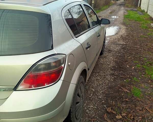 Серый Опель Астра, объемом двигателя 1.36 л и пробегом 222 тыс. км за 4400 $, фото 2 на Automoto.ua