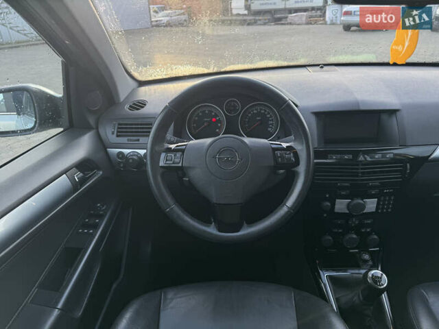 Серый Опель Астра, объемом двигателя 1.6 л и пробегом 240 тыс. км за 5500 $, фото 32 на Automoto.ua