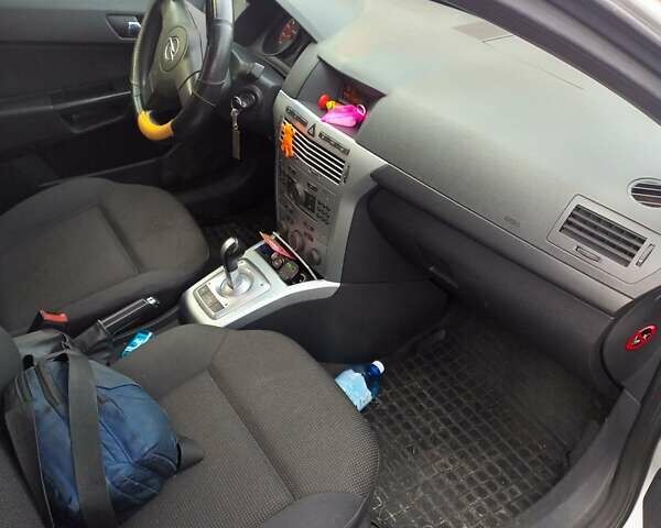 Серый Опель Астра, объемом двигателя 1.36 л и пробегом 222 тыс. км за 4400 $, фото 5 на Automoto.ua