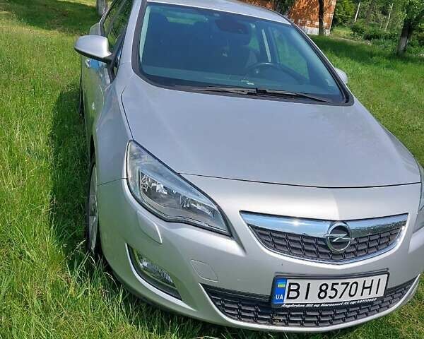 Серый Опель Астра, объемом двигателя 1.6 л и пробегом 117 тыс. км за 8000 $, фото 1 на Automoto.ua