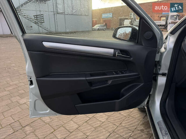 Серый Опель Астра, объемом двигателя 1.6 л и пробегом 240 тыс. км за 5500 $, фото 20 на Automoto.ua