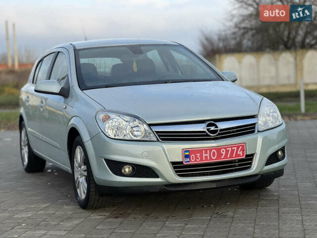 Серый Опель Астра, объемом двигателя 1.6 л и пробегом 240 тыс. км за 5500 $, фото 4 на Automoto.ua