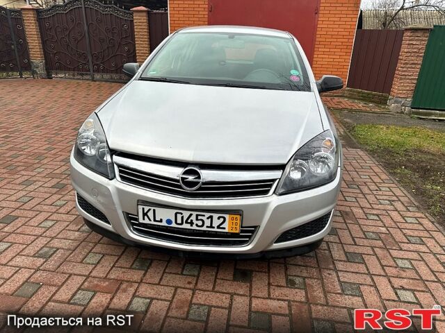 Серый Опель Астра, объемом двигателя 1.6 л и пробегом 250 тыс. км за 4199 $, фото 1 на Automoto.ua