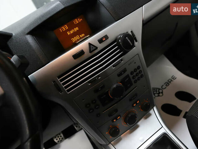 Серый Опель Астра, объемом двигателя 1.7 л и пробегом 144 тыс. км за 5900 $, фото 89 на Automoto.ua