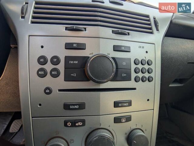 Опель Астра 2009 в Киеве на Automoto.ua Серый Опель Астра, объемом двигателя 1.25 л и пробегом 380 тыс. км за 4700 $, фото 23 на Automoto.ua