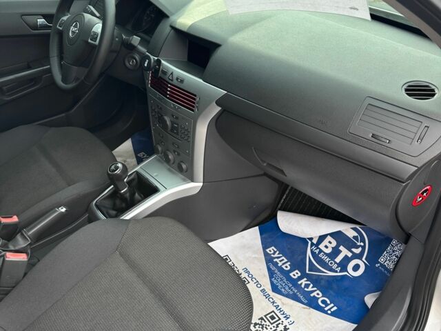 Серый Опель Астра, объемом двигателя 1.4 л и пробегом 229 тыс. км за 5500 $, фото 9 на Automoto.ua