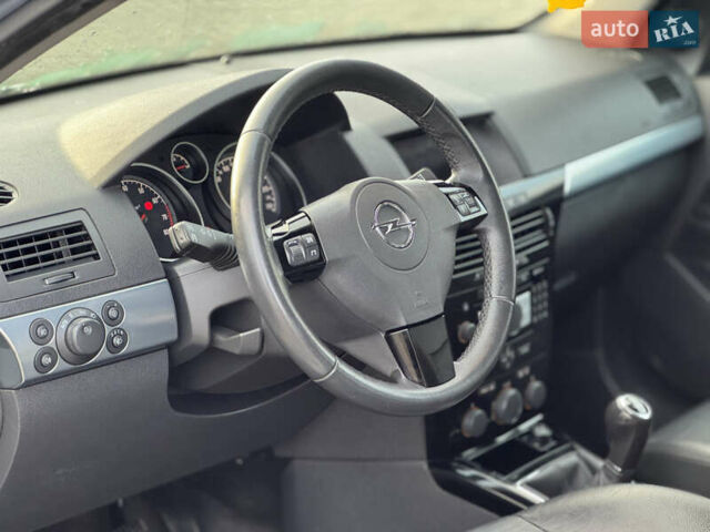 Серый Опель Астра, объемом двигателя 1.6 л и пробегом 240 тыс. км за 5500 $, фото 16 на Automoto.ua