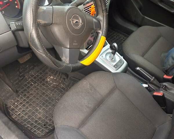 Серый Опель Астра, объемом двигателя 1.36 л и пробегом 222 тыс. км за 4400 $, фото 6 на Automoto.ua
