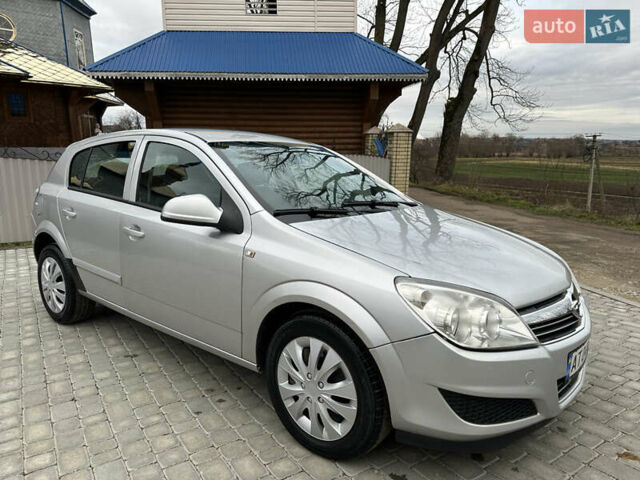 Серый Опель Астра, объемом двигателя 1.25 л и пробегом 194 тыс. км за 3700 $, фото 1 на Automoto.ua