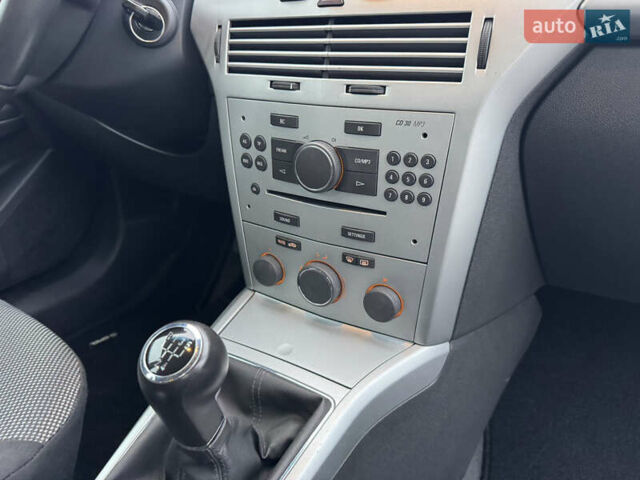 Серый Опель Астра, объемом двигателя 1.6 л и пробегом 51 тыс. км за 6900 $, фото 80 на Automoto.ua