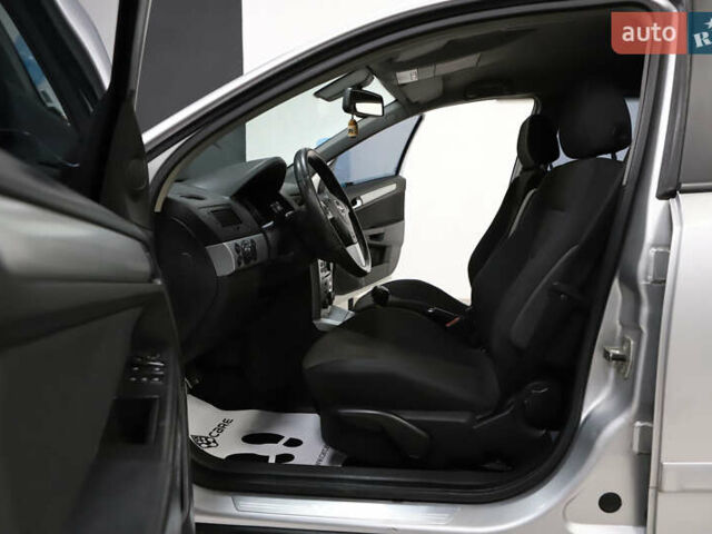 Серый Опель Астра, объемом двигателя 1.7 л и пробегом 144 тыс. км за 5900 $, фото 57 на Automoto.ua