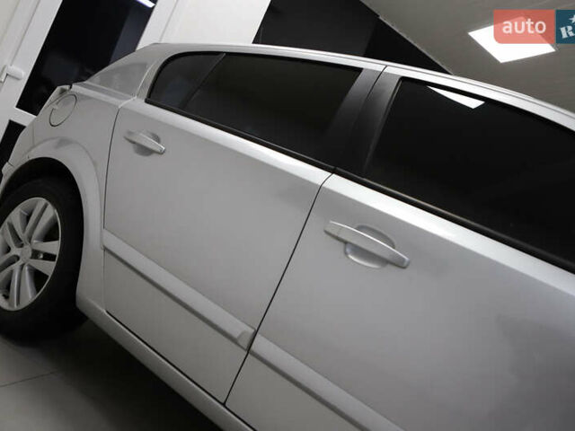 Серый Опель Астра, объемом двигателя 1.7 л и пробегом 144 тыс. км за 5900 $, фото 26 на Automoto.ua