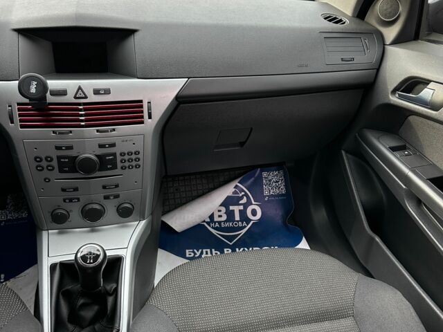 Серый Опель Астра, объемом двигателя 1.4 л и пробегом 229 тыс. км за 5500 $, фото 6 на Automoto.ua