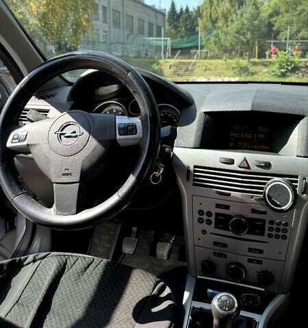 Серый Опель Астра, объемом двигателя 1.4 л и пробегом 190 тыс. км за 4700 $, фото 5 на Automoto.ua